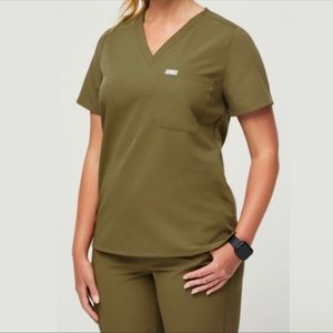 Figs Catarina One-Pocket Scrub Top - Martini Olive